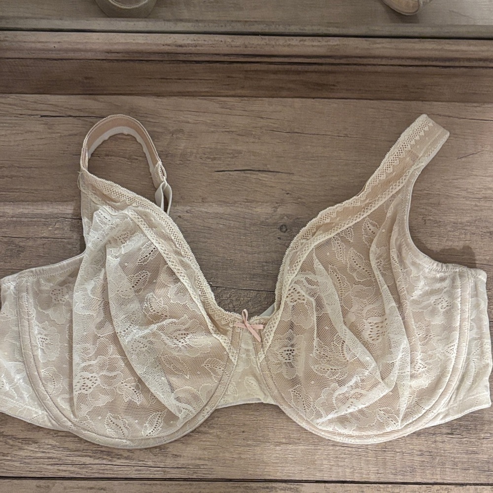Cacique Lace Unlined Full Coverage Bra in Cream 42DDD